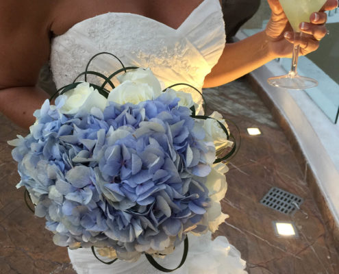 bride with bouquet and cocktail glass