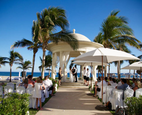 wedding ceremony with wedding guests in Cabo