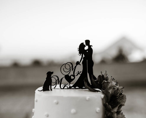 wedding cake detail with beach in background