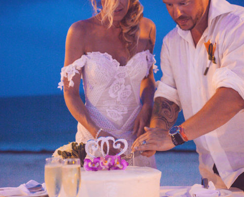 bride and groom cut wedding cake at dinner